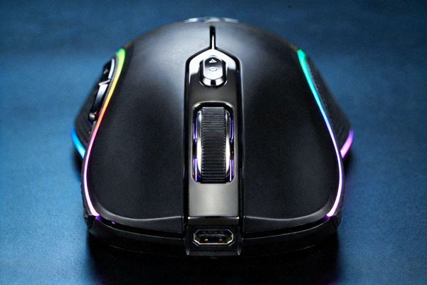 电竞游戏专用高精度游戏鼠标